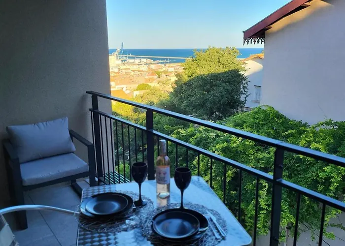 Le Revest Terrasse Vue Mer Centre Climatisation Parking